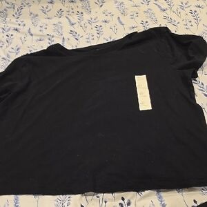 ❤️10/$30 New Cropped Black T-Shirt